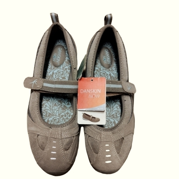 NWT Danskin‎ Now Ladies Slip On Comfort Shoes - Picture 1 of 6